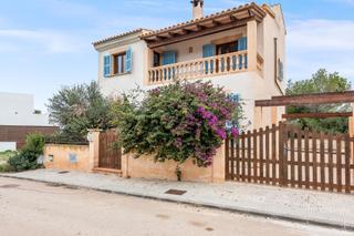 House in S´Estanyol. Se vende chalet con piscina en el sestanyol