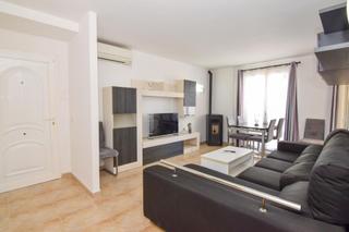 Affitto Appartamento in Colònia de Sant Pere. Piso muy bien ubicado a un paso del mar y del centro del pueblo.