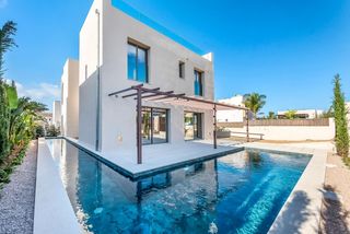 Haus in Colònia de Sant Pere. Arquitectura, luz y mar.