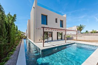 Casa in Colònia de Sant Pere. Arquitectura, luz y mar.