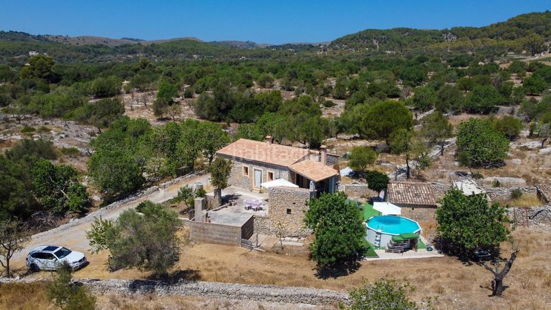 Foto ff09b6a6-efc9-400c-a06e-731425985040. Lloguer masia amb calefacció piscina a Artà poble Artà
