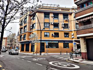 Lloguer Local Comercial  Calle horno. Magnífico local en alquiler haciendo esquina, ideal uso profesio