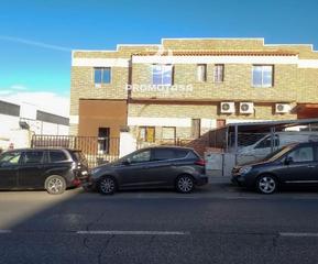 Lloguer Nau industrial a Rivas Futura. Nave con una superficie en planta de 261 m² . entreplanta de 114