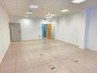 Office space in Rivas Futura. Oficina de esquina en venta con inquilino. ideal inversores. bue