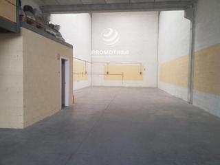 Miete Fabrikhalle in Zona Industrial. Nave industrial ubicada en recinto cerrado