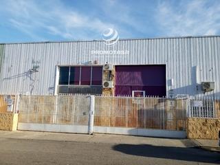 Lloguer Nau industrial a Arganda del Rey. Nave ideal para sede de empresa. buen acceso a camiones.