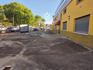 Nau industrial a Daganzo de Arriba. Nave comercial de esquina con restaurante montado. ideal inverso