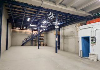 Nau industrial a Villaverde Alto. Nave de 297 m en recinto cerrado. fachada orientada a avda. anda