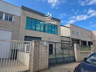 Location Bâtiment à usage industriel  Turbina. Nave industrial en venta. ubicada en poligono consolidado.