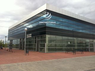 Affitto Capannone industriale  Cañal. Nave de uso terciariooficinas en una de las avenidas con mas afl