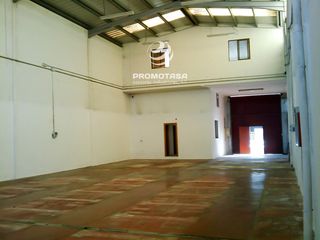 Alquiler Nave industrial en Rivas Futura. Nave en calle comercial de 411 m. apta para cualquier actividad