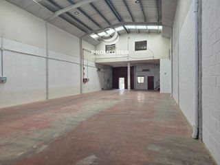 Location Bâtiment à usage industriel à Rivas Futura. Nave en calle comercial de 411 m. apta para cualquier actividad