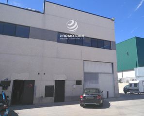 Rent Industrial building in Los Olivos-Los Ángeles. Nave industrial en recinto privado y vigilado