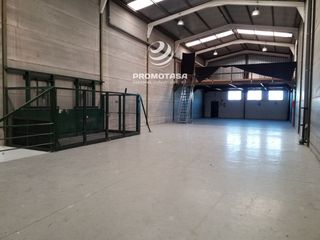 Miete Fabrikhalle in Rivas Futura. Nave industrial con sótano y oficinas en poligono representativo
