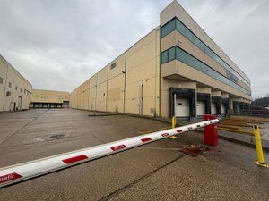 Rent Industrial building  Avenida de la industria. ¡oportunidad logística única en borox! nave de 14.270 m² constru