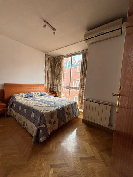 Foto 0bd56b02-eea4-45f7-8d89-1dd826b3de6f. Piso no cobramos honorarios al comprador. trato directo con la propiedad, total transparencia. impuestos y gastos no incluidos. en Madrid