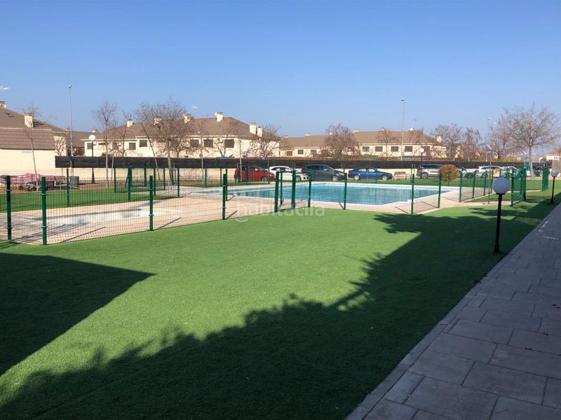 Foto 4274078f-2500-48d9-a9fd-dea8923225aa. Casa adossada amb calefacció piscina a La Montaña - El Cortijo Aranjuez
