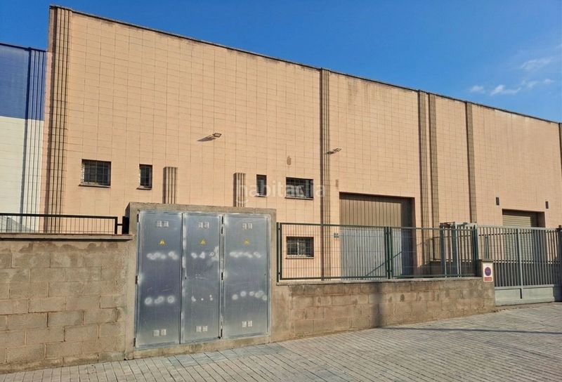 Foto 414d93d1-b338-4bc8-9556-4dbe309ff222. Location bâtiment à usage industriel dans Zona Industrial Rubí
