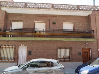 Casa a Centro. Casa de pueblo en pleno centro urbano