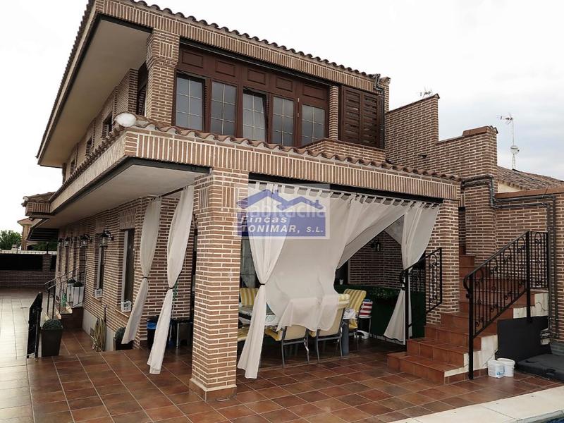 Foto 197a4a87-5b74-4874-8540-705f221fc9cd. Casa chalet esquina en El Pijorro Navalcarnero