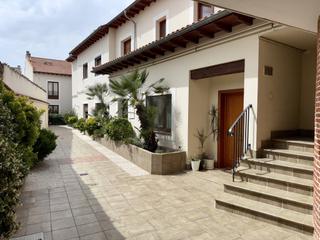 Dplex  N/a. Dplex junto a la plaza