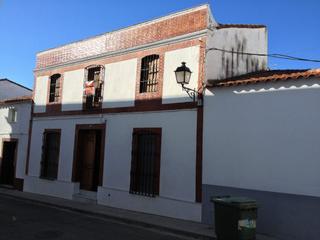 Casa en Medina de las Torres. Casa de pueblo en medina de las torres