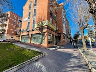 Local Comercial en Avenida del Doctor Martín Vegue Ja?denes 17