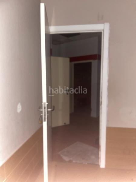 Foto d2786f72-6590-4656-a7f1-048341d2ee67. Alquiler local comercial en plaza de ramón y cajal del bermejal 3 en Linares