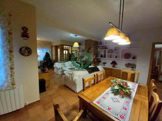 Chalet en Venturada. Se vende chalet independiente en venturada sierra norte  . jardi