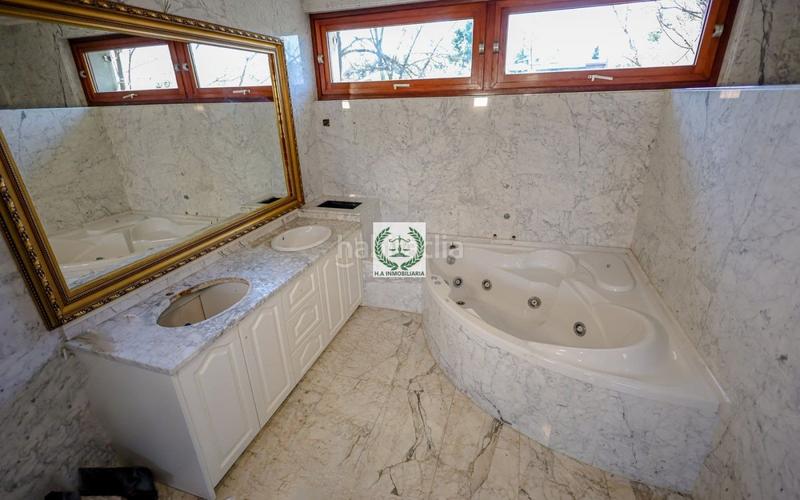 Foto 0964c17b-7991-4cc1-acf3-c5019dd51a29. Xalet amb calefacció aparcament a urbanización La Moraleja La Moraleja