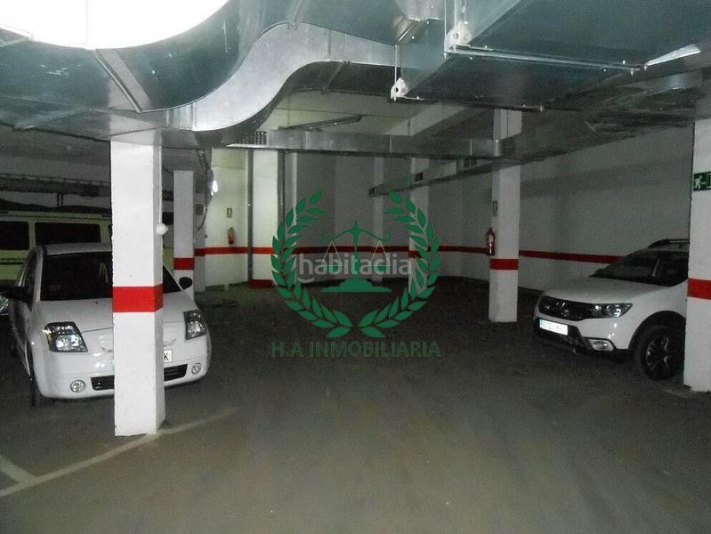 Foto b5058d29-4b0b-45d5-8acf-212a7c398b57. Car parking in Vellón (El)