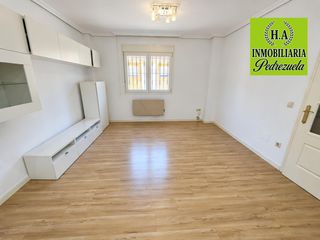 Rent Flat in Pedrezuela. Piso nuevo con garaje