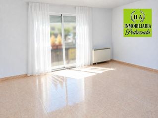Appartamento in Pedrezuela. Oportunidad única piso luminoso en pedrezuela con plaza de garaj