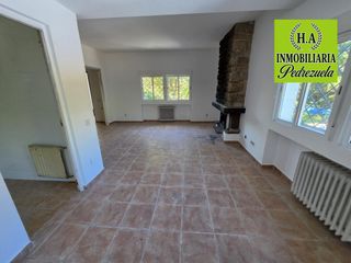 Xalet a Molar (El). Encantadora vivienda en pedrezuela con piscina privada