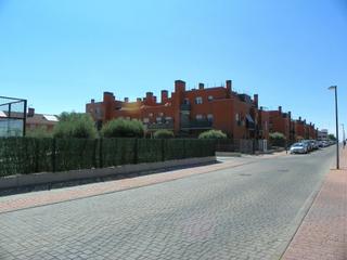 Lloguer Pis  Constelación de orión. Bajo con patio, 2 dormitórios. baño, garaje, trastero y piscina