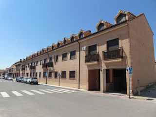Pis  De zaragoza. Piso de un dormitorio, baño completo, garaje, trastero y piscina