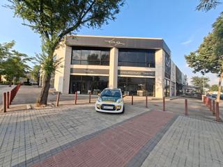 Location Local commercial en Calle bruselas 36a. Espectacular local comercial de esquina en alquiler en el pol. i