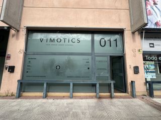 Lloguer Local Comercial a Calle mónaco 11. Local comercial totalmente acondicionado en alquiler situado en