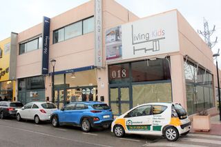 Locale commerciale in Calle Módena 20