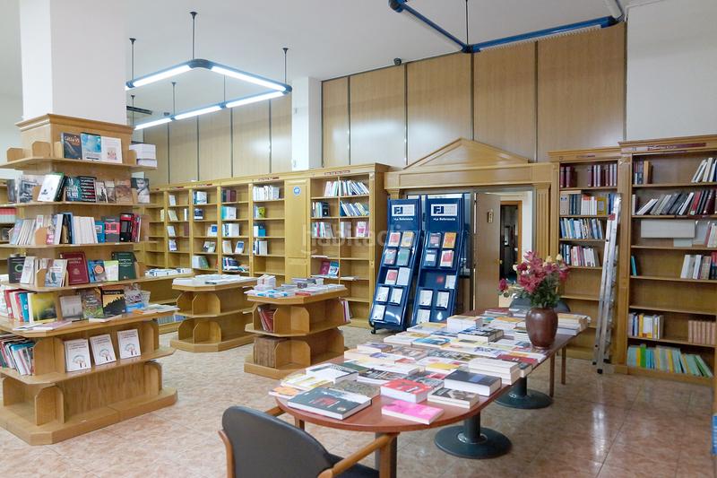 Foto a5a7fcee-9741-48df-abbe-b03a9bbc5528. Local comercial magnifico local en el centro en Universidad-Malasaña Madrid