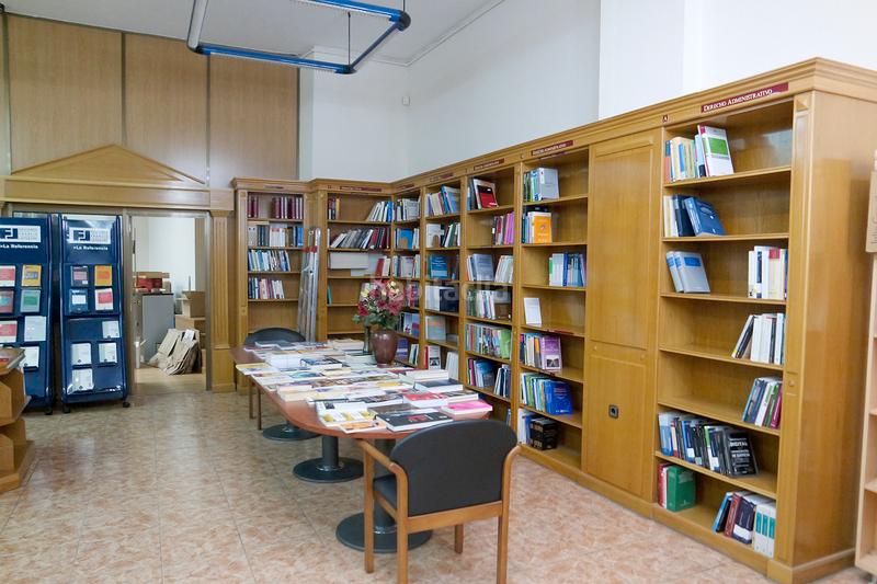 Foto c470dd54-a945-4e89-b0a3-3a7cb800f4b8. Local comercial magnifico local en el centro en Universidad-Malasaña Madrid