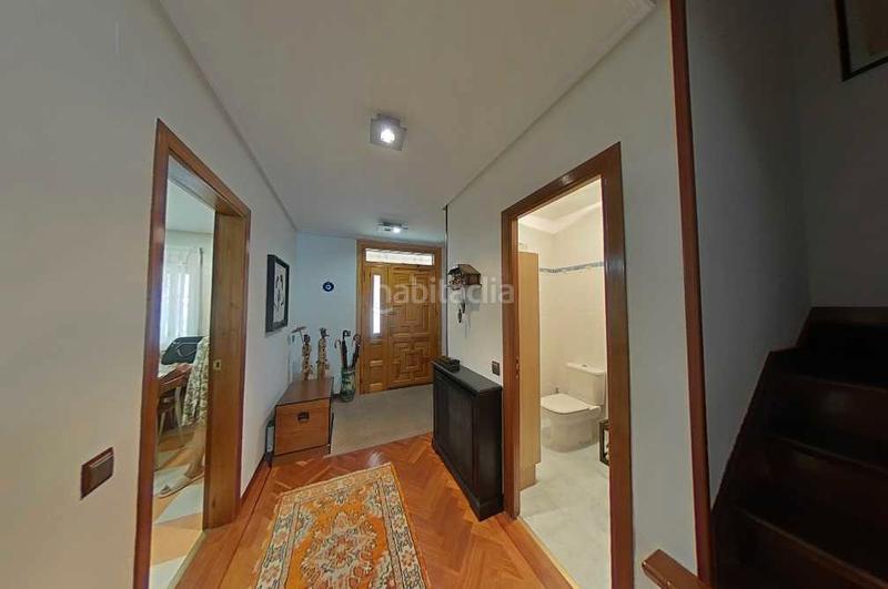 Foto 77324ae1-fac9-4a97-bad1-46d9c4bfcd10. Semi detached house with fireplace heating parking pool in Pozuelo de Alarcón