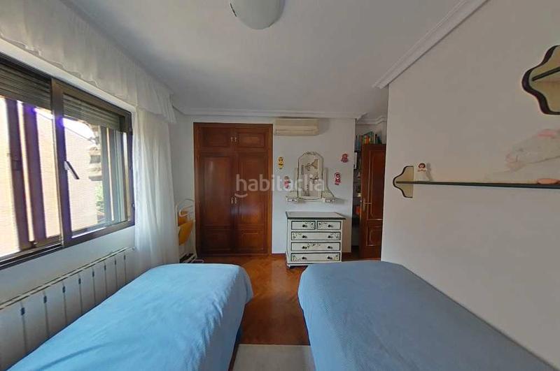 Foto 7c658130-f7e2-4e6d-9086-1639e6d32b28. Semi detached house with fireplace heating parking pool in Pozuelo de Alarcón