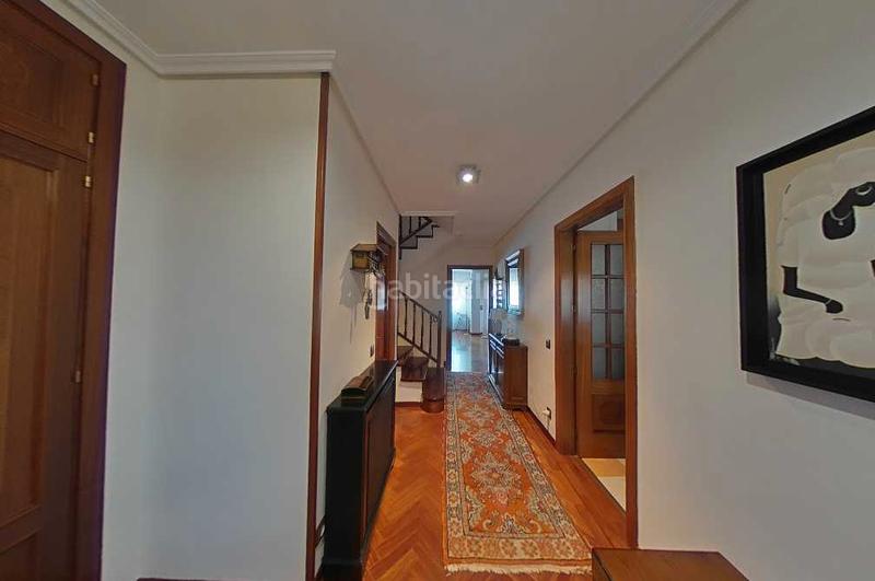 Foto b3707ad5-6544-4ea9-8ad8-f513b1f7c5bf. Semi detached house with fireplace heating parking pool in Pozuelo de Alarcón