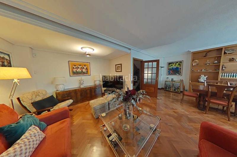 Foto b9d864e0-0063-4349-97b8-3be1d8caad1a. Semi detached house with fireplace heating parking pool in Pozuelo de Alarcón