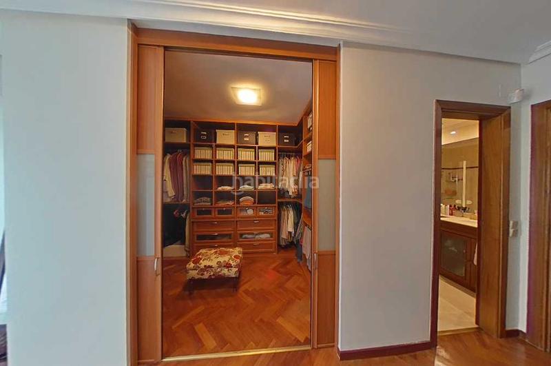 Foto bf10da36-f410-4110-b4a5-20002899c09a. Semi detached house with fireplace heating parking pool in Pozuelo de Alarcón