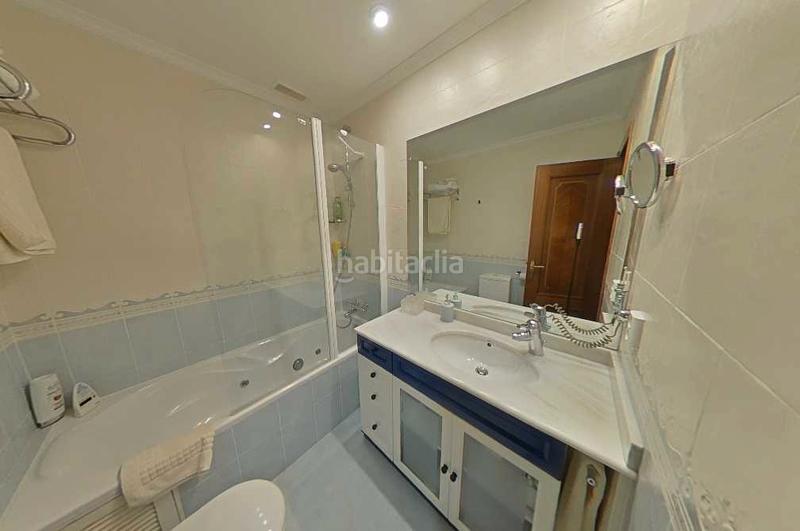 Foto da463252-a5c4-4016-8998-5895736ec4ea. Semi detached house with fireplace heating parking pool in Pozuelo de Alarcón