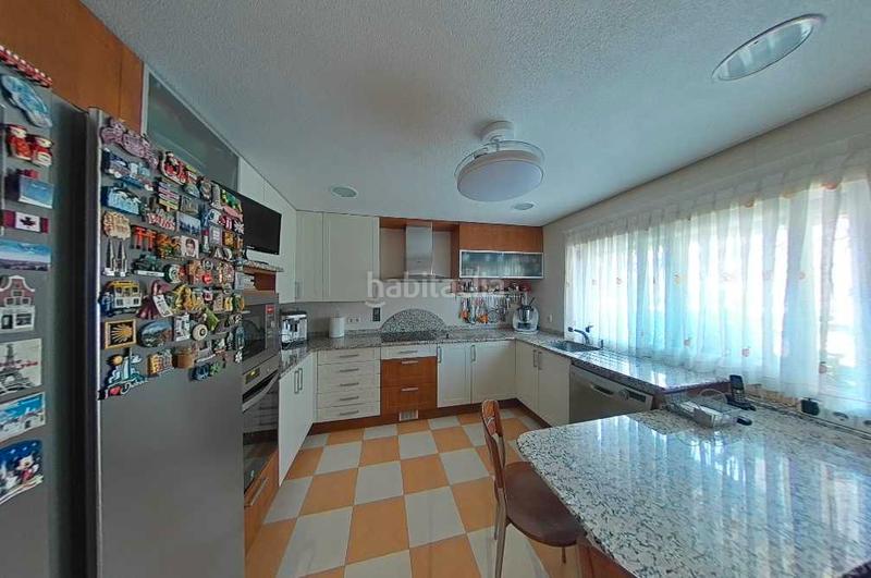 Foto fc361e7f-443f-4d69-864d-0d4e98204c4b. Semi detached house with fireplace heating parking pool in Pozuelo de Alarcón