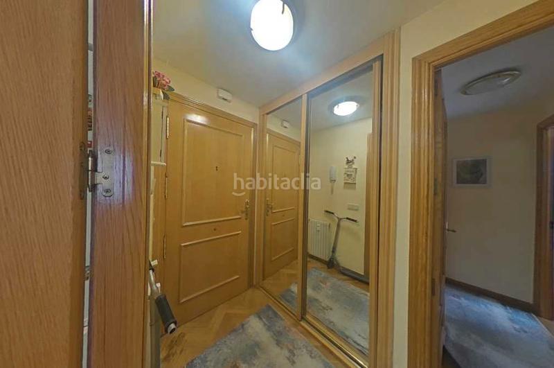Foto 1b7ba71e-fff2-4462-b3c5-ef0bab8ad12a. Piso samar gestion vende . piso de 2 dormitorios. plaza de garaje. piscina. ascensor. zona centro. ver en Majadahonda
