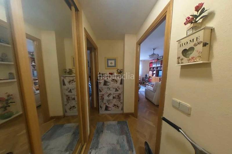 Foto 441d1855-6a98-42c5-83cd-e60d4e654999. Piso samar gestion vende . piso de 2 dormitorios. plaza de garaje. piscina. ascensor. zona centro. ver en Majadahonda